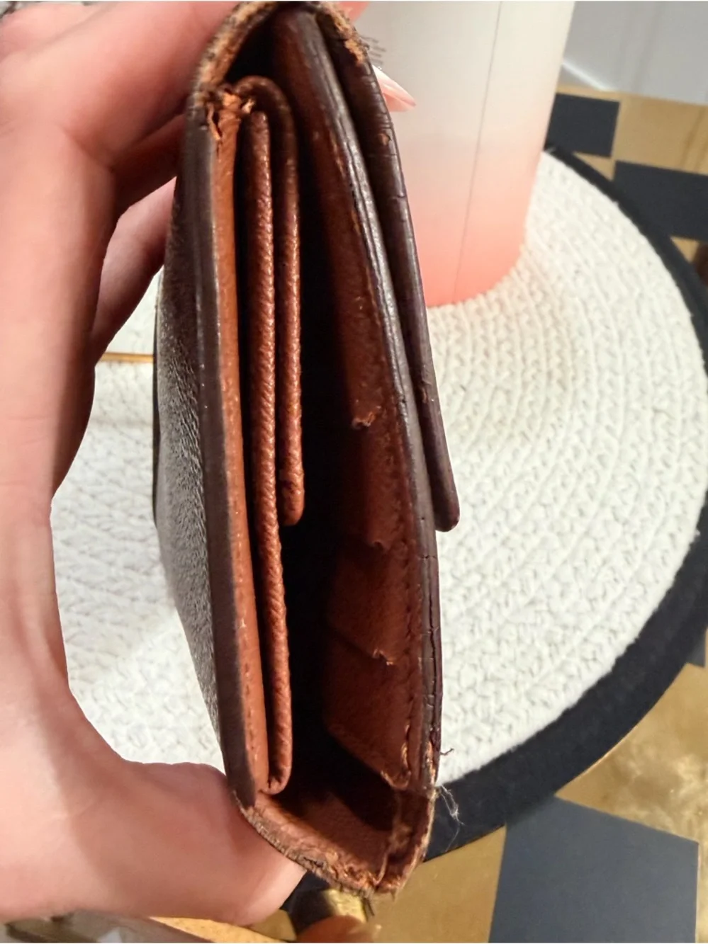 1999 LV Monogram
International Trifold Wallet TH1929 - project piece? - Picture 4 of 10